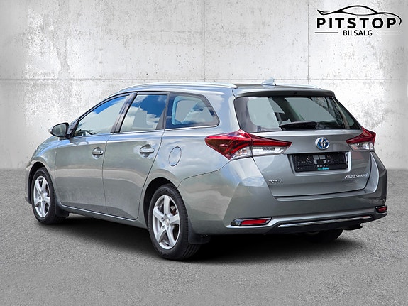 Toyota Auris 4 of 24