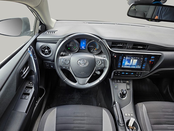 Toyota Auris 14 of 24
