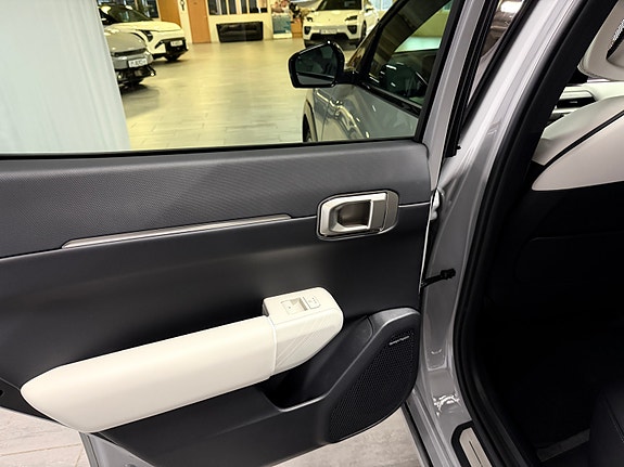 Kia EV4 17 of 30