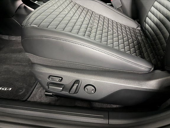 Kia EV4 11 of 30
