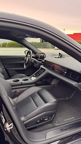 Porsche Taycan 18 of 30