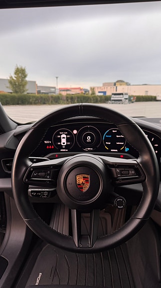 Porsche Taycan 12 of 30