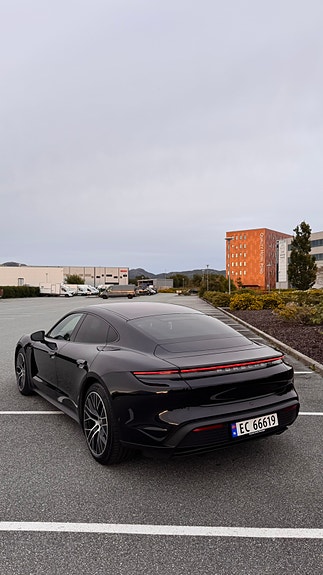 Porsche Taycan 30 of 30