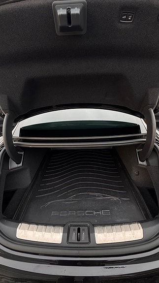 Porsche Taycan 29 of 30