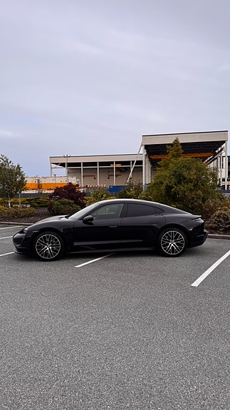 Porsche Taycan 3 of 30