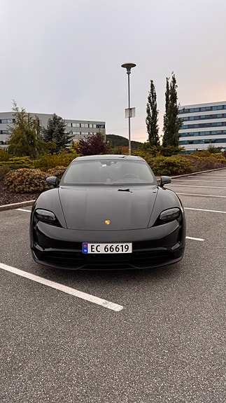 Porsche Taycan 2 of 30