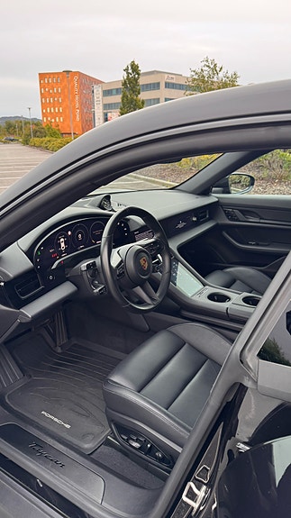 Porsche Taycan 11 of 30