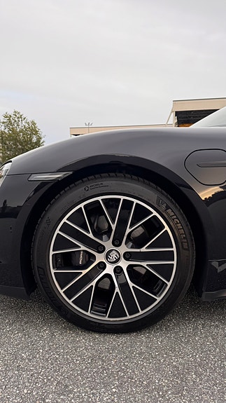 Porsche Taycan 9 of 30