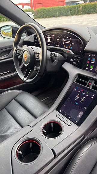 Porsche Taycan 17 of 30
