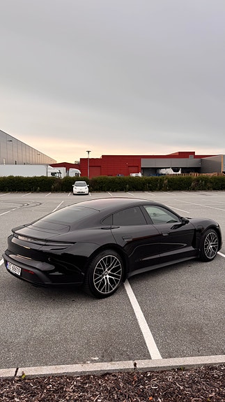 Porsche Taycan 6 of 30
