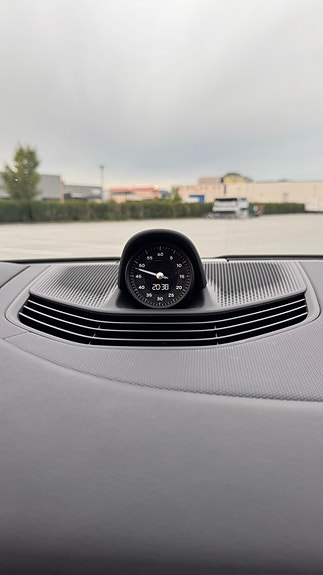 Porsche Taycan 16 of 30