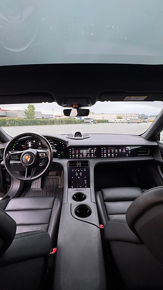 Porsche Taycan 13 of 30