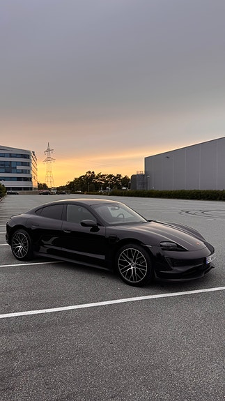 Porsche Taycan 8 of 30