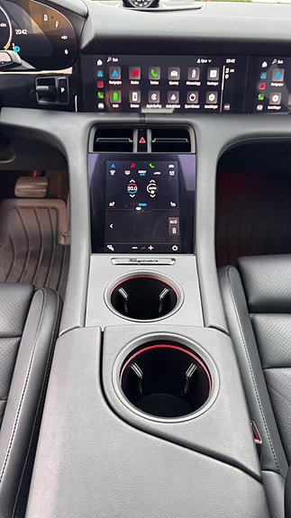 Porsche Taycan 14 of 30