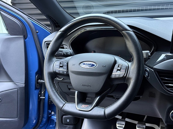 Ford Focus 13 of 30