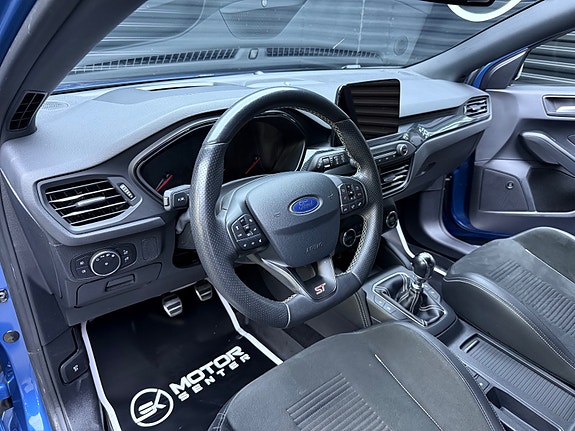 Ford Focus 11 of 30