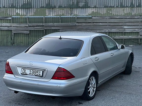 Mercedes-Benz S320 4 of 14