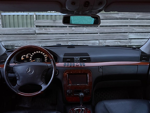 Mercedes-Benz S320 9 of 14