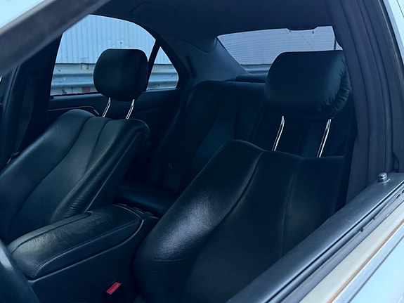 Mercedes-Benz S320 12 of 14