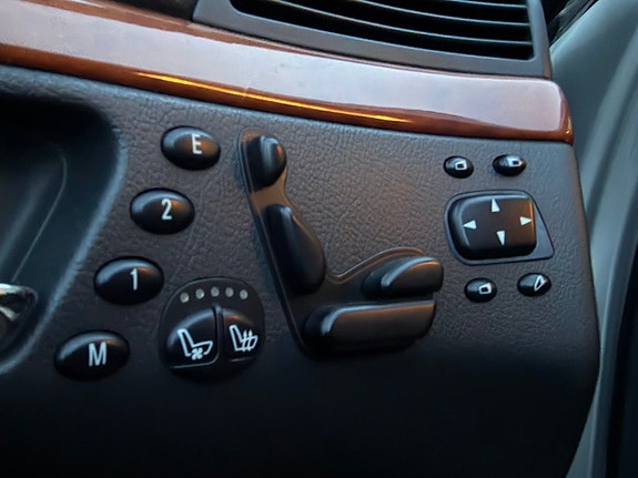 Mercedes-Benz S320 14 of 14