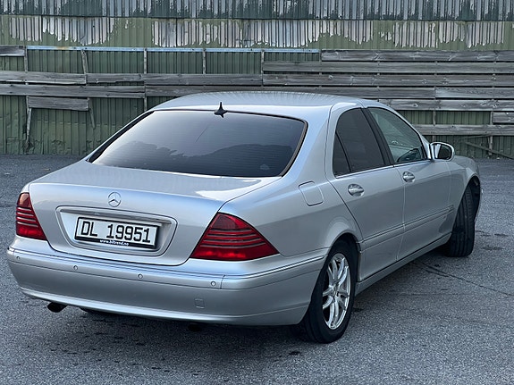 Mercedes-Benz S320 5 of 14