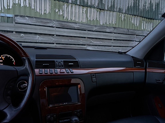 Mercedes-Benz S320 10 of 14