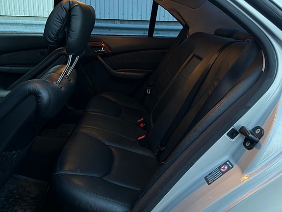Mercedes-Benz S320 13 of 14