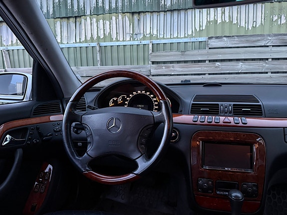 Mercedes-Benz S320 8 of 14