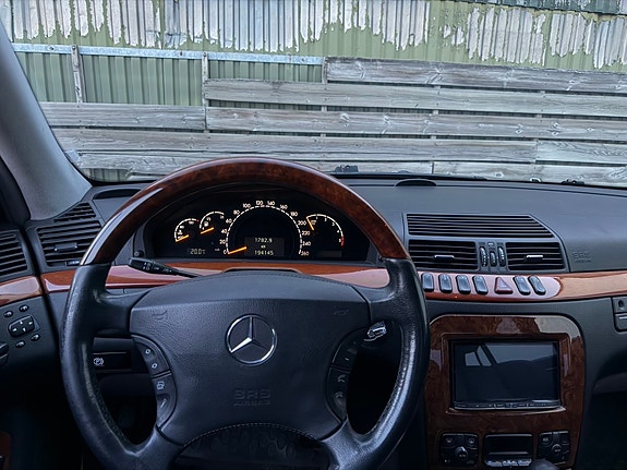 Mercedes-Benz S320 7 of 14