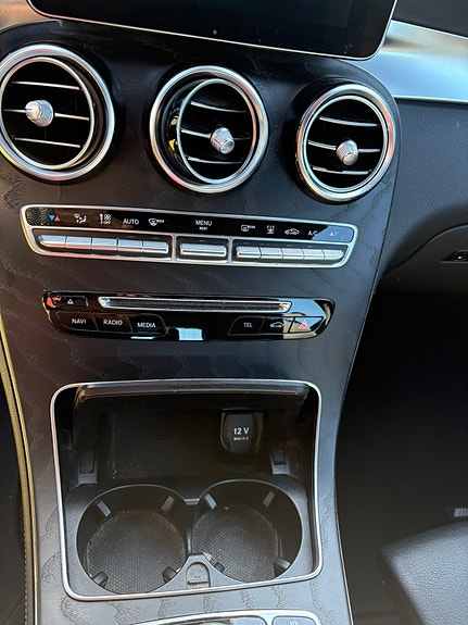 Mercedes-Benz GLC350 e 11 of 30