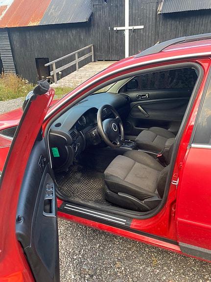 Volkswagen Passat 10 of 12