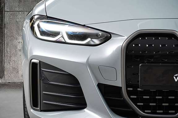 BMW i4 3 of 29