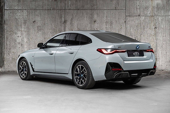 BMW i4 8 of 29