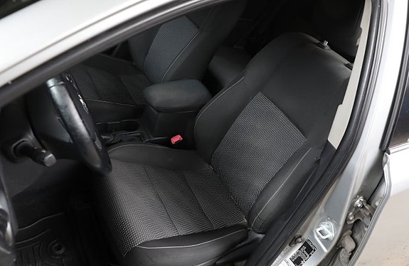 Toyota Auris 12 of 22