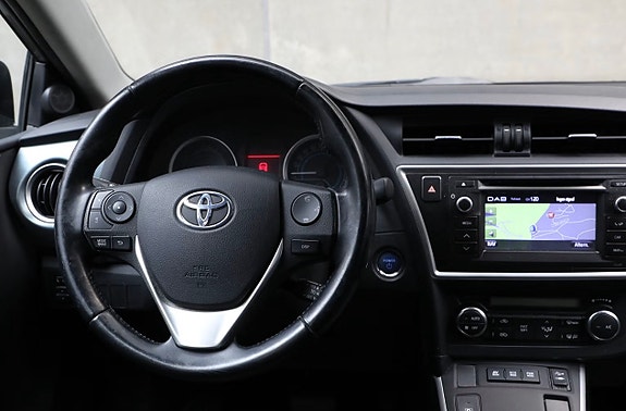 Toyota Auris 10 of 22