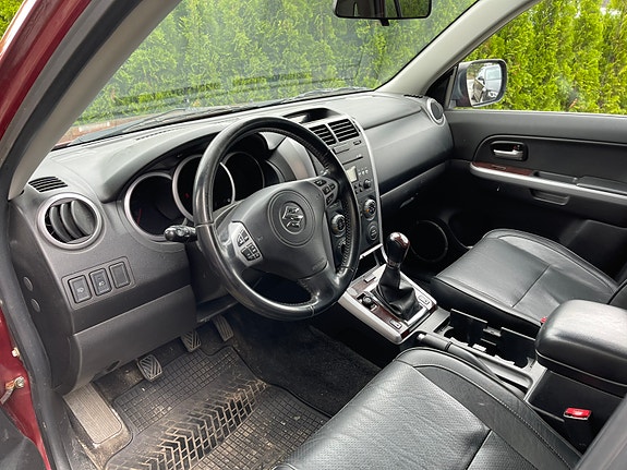 Suzuki Grand Vitara 4 of 9