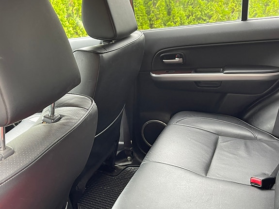 Suzuki Grand Vitara 3 of 9