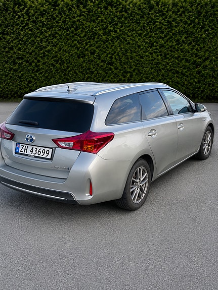 Toyota Auris 7 of 20