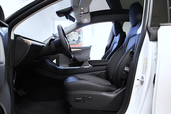 Tesla Model Y 11 of 30