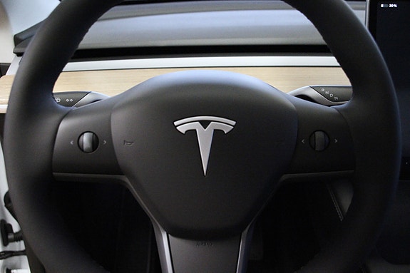 Tesla Model Y 18 of 30