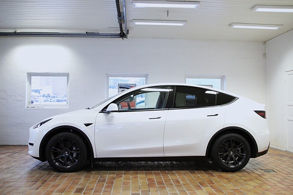 Tesla Model Y 3 of 30