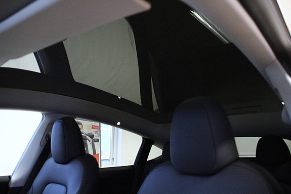 Tesla Model Y 16 of 30