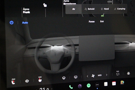 Tesla Model Y 24 of 30