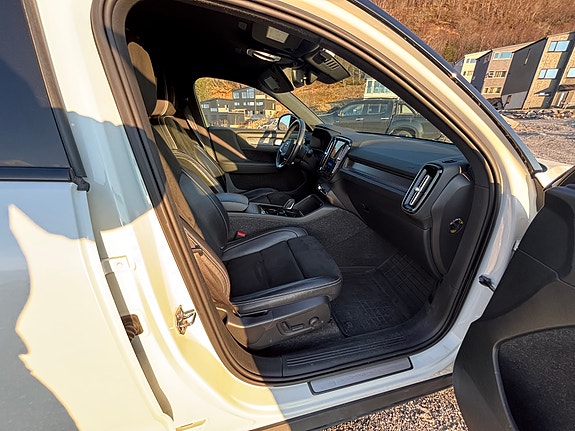 Volvo XC40 13 of 20