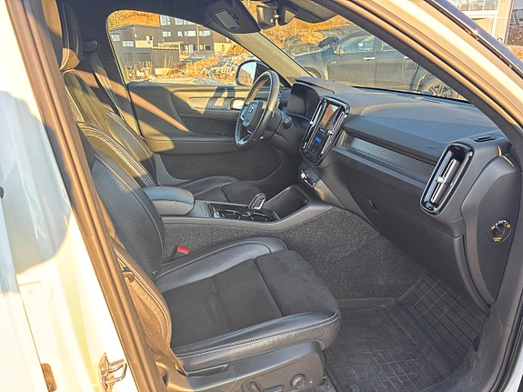 Volvo XC40 14 of 20