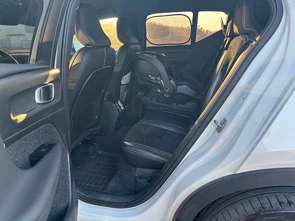 Volvo XC40 9 of 20