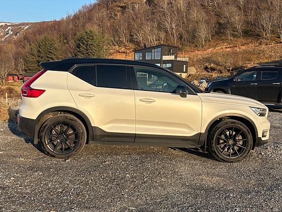 Volvo XC40 3 of 20