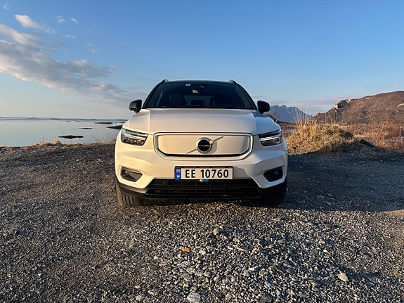 Volvo XC40 2 of 20
