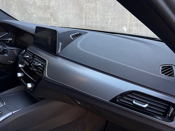 BMW 530e 29 of 30