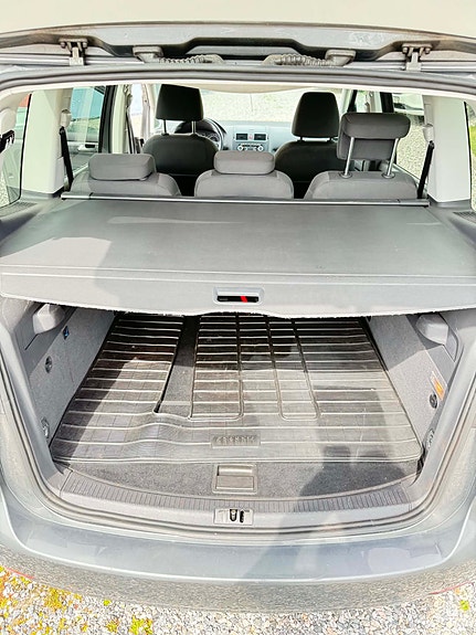 Volkswagen Touran 3 of 9